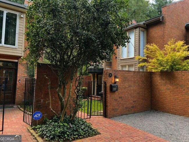 Building Photo - 37 Willow Glen NE