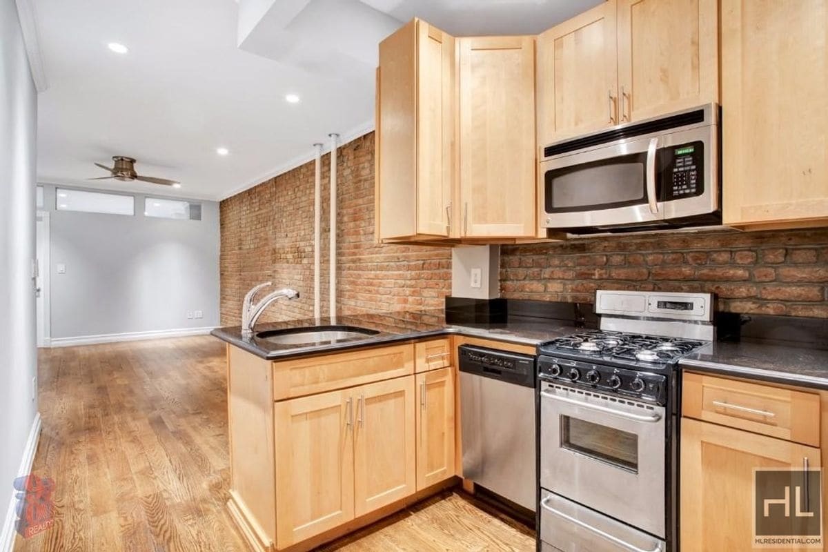 Building Photo - East 10th Street