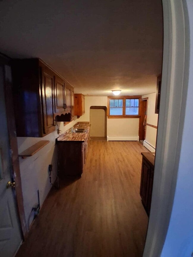 Building Photo - 2 Bedroom single family house
