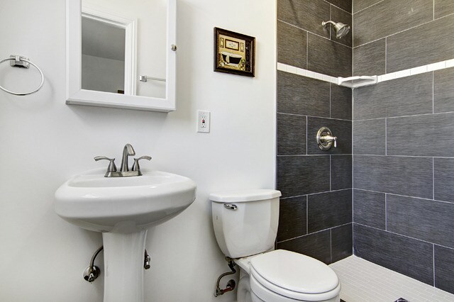 Building Photo - Remodeled 3 Bedroom Home