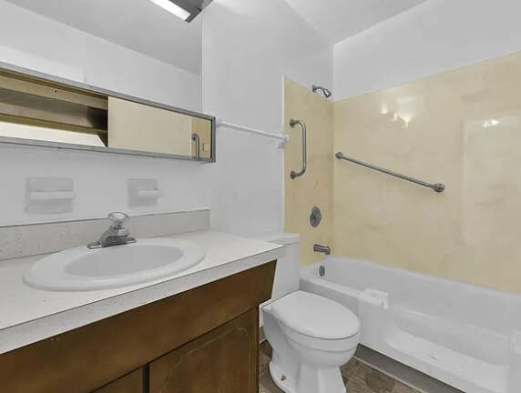 Building Photo - 652 Olde Towne Ave