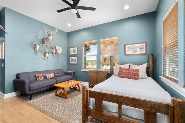 Building Photo - 2300 W Fitzhugh Rd