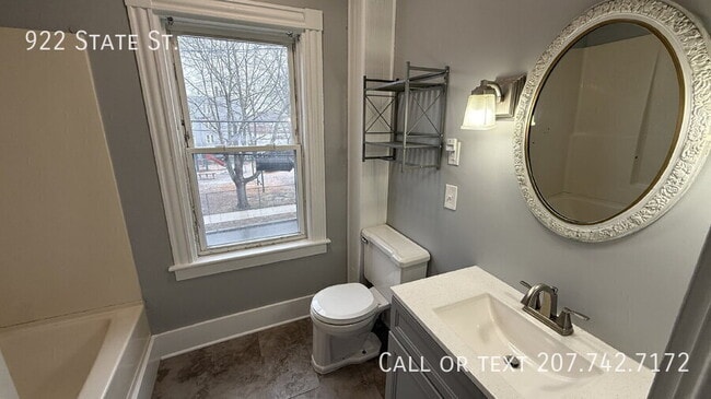 Building Photo - 922 State Street