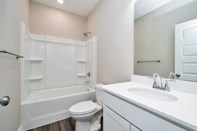 Building Photo - Gorgeous 3BR Home – Fresh Renovation with Appliances Included!