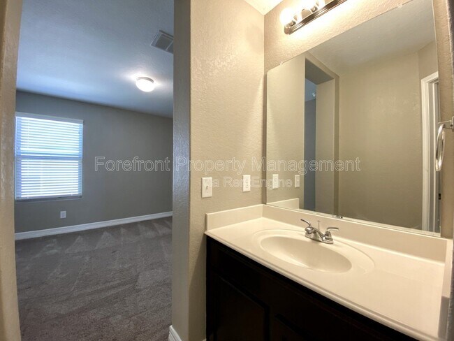 Building Photo - 1206 Ranch Falls