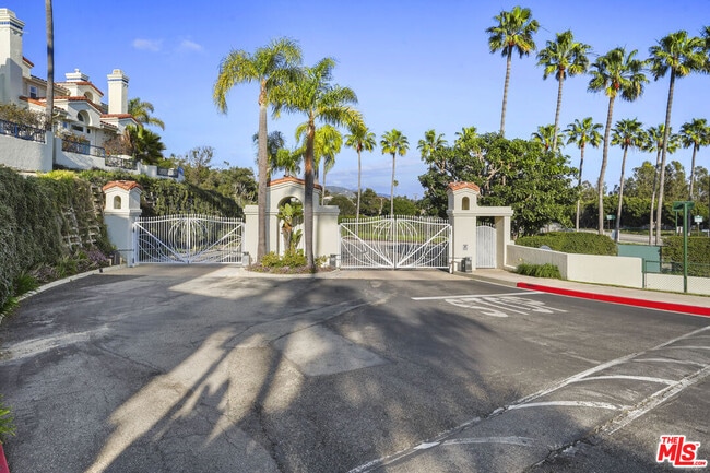 Building Photo - 6457 Zuma View Pl