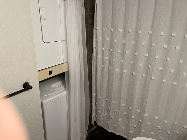 Building Photo - Wow! Private cozy corner upstairs home.