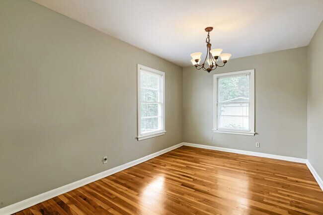 Building Photo - 1402 Cullen Ave