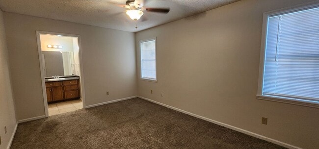 Building Photo - Inviting 3-Bedroom Valdosta Home with Fenc...