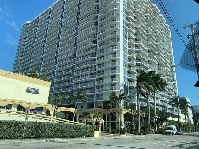 Building Photo - 7601 E Treasure Dr