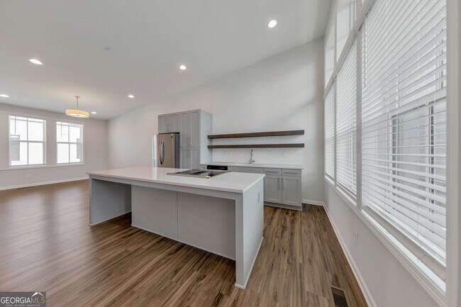 Building Photo - 910 Brees Ct