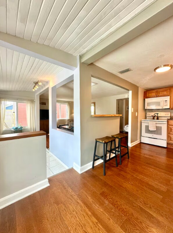 Building Photo - 10548 Lake Dr