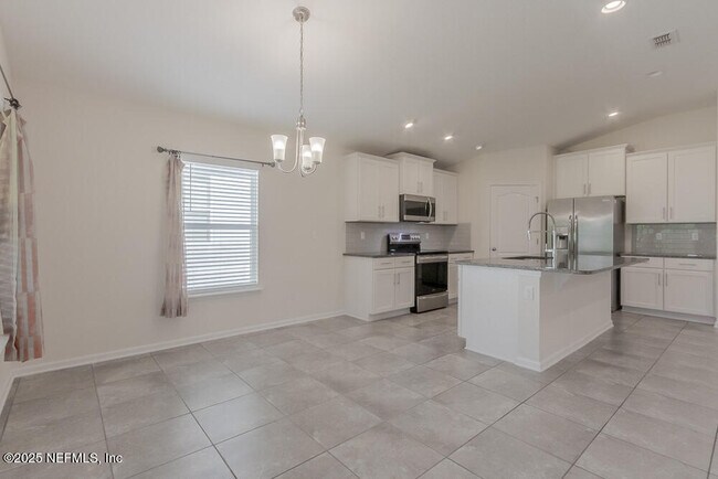 Building Photo - 12613 Itani Ct