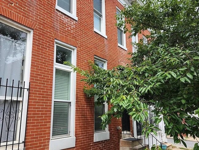 Building Photo - 2112 E Fayette St