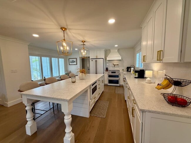 Building Photo - 1833 Pandora Dr