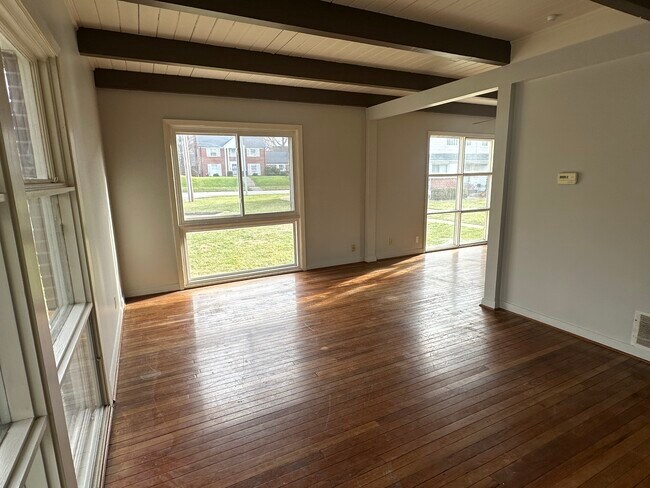 Building Photo - WCA 1706