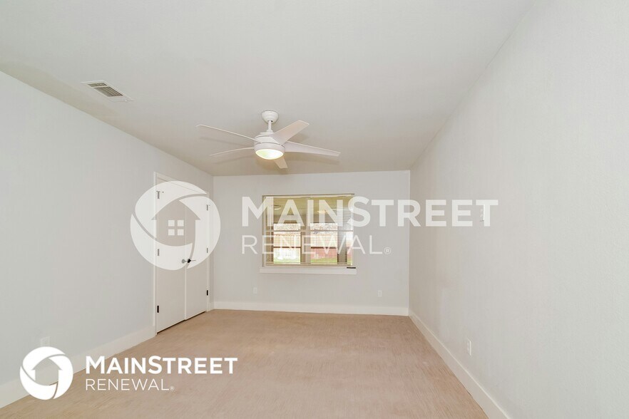 Building Photo - 2505 Westridge Dr