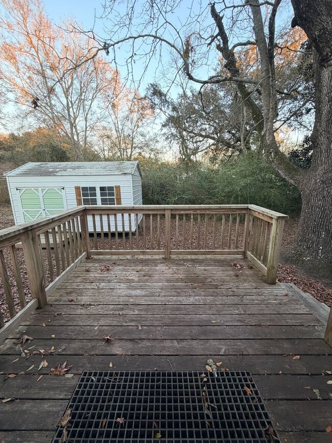 Building Photo - 3/2 Pascagoula