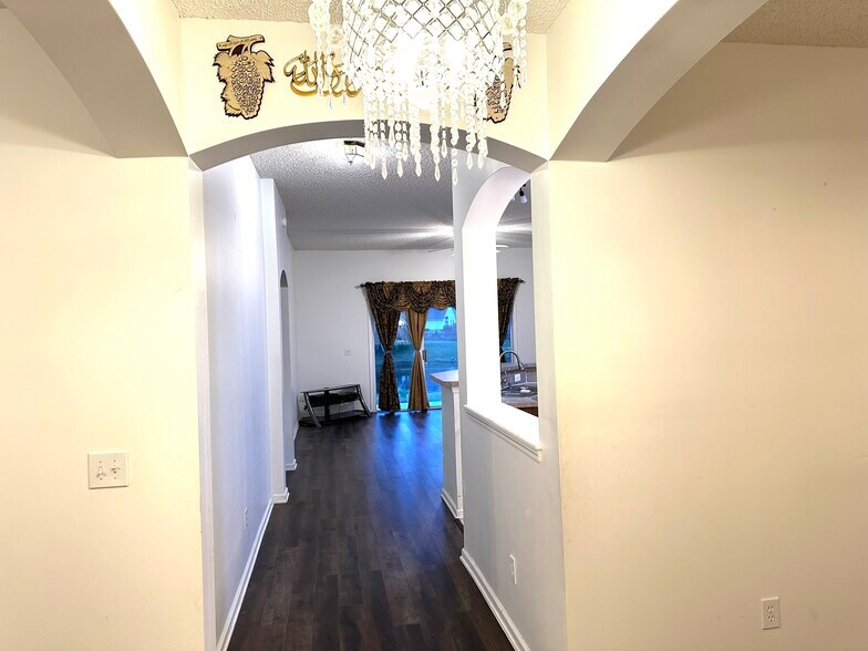 Building Photo - 2455 Coachman Lakes Dr