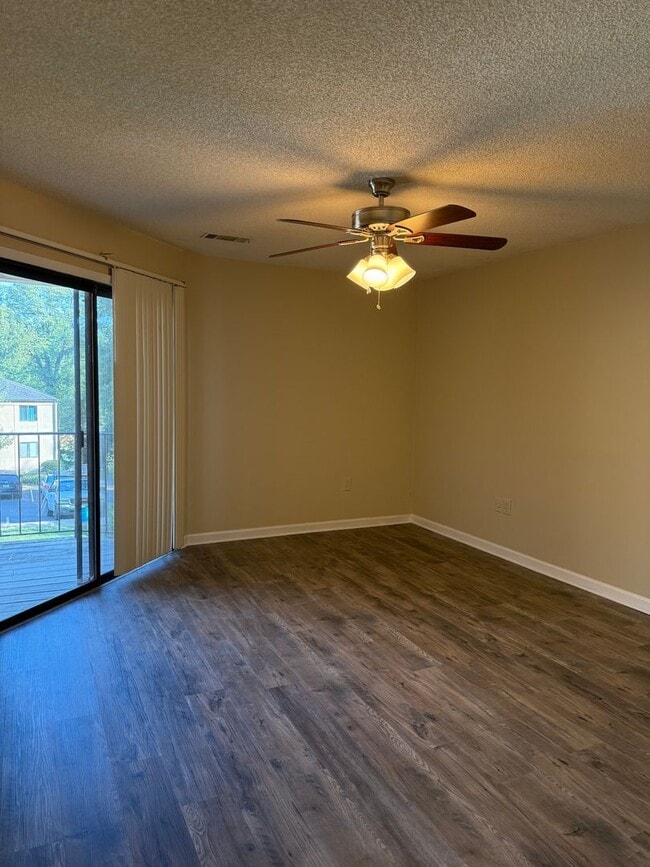Building Photo - 1 Bedroom Condo in the Heart of Gainesville!
