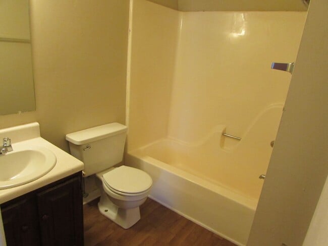 Building Photo - Cozy 2 Bed/ 1 Bath Two Story Townhome - Close To Bellingham Park