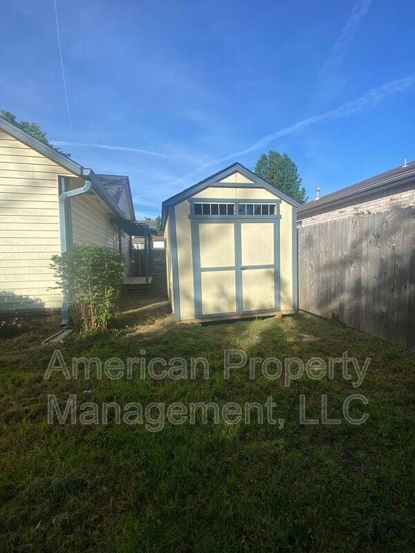 Building Photo - 4729 S Ironwood Ave