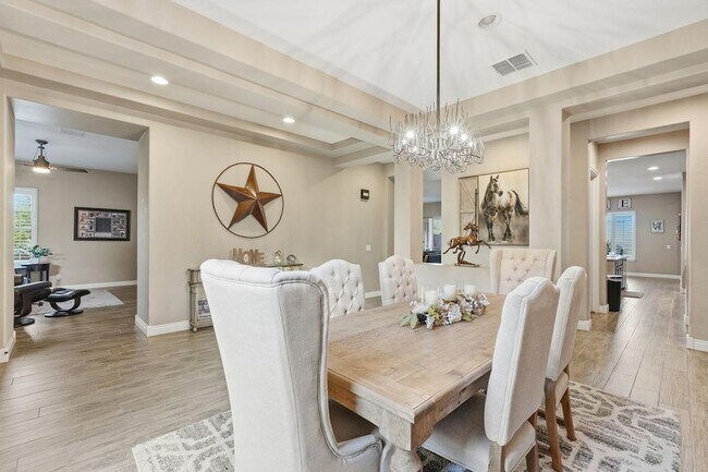 Building Photo - 10702 E Lumiere Ave