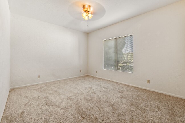 Building Photo - Ocean View Prime Location