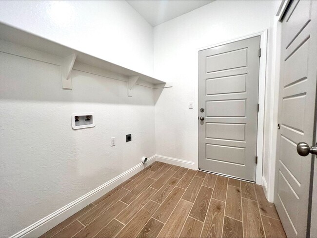 Building Photo - Beautiful 3-Bed, 2-Bath Lennar Home in Daf...