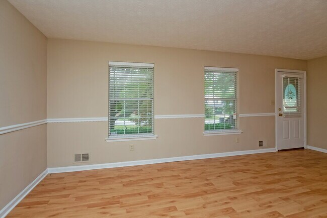 Building Photo - 5972 Nell Ln