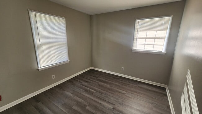 Building Photo - 4 BR / 2.5 BA Single family home