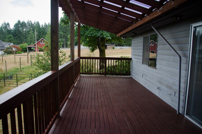 Deck off the kitchen - 11839 Glenwood Rd