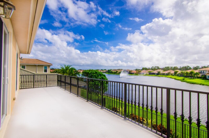 Building Photo - 4933 Pacifico Ct
