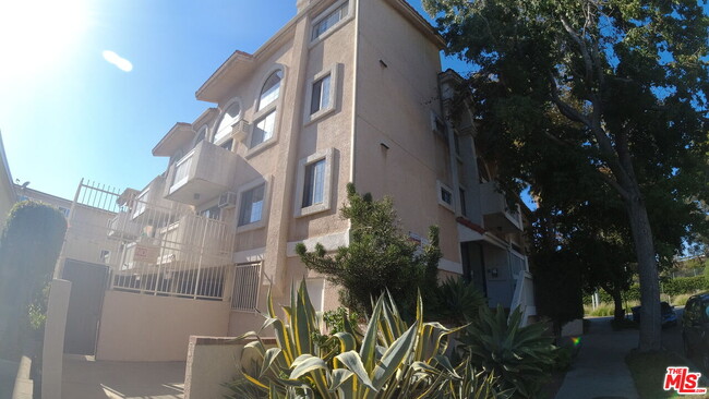Building Photo - 9801 Tabor St