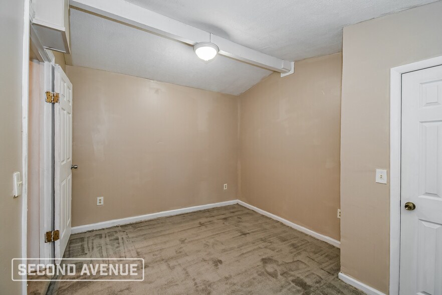 Building Photo - 2318 Looking Glass Ln