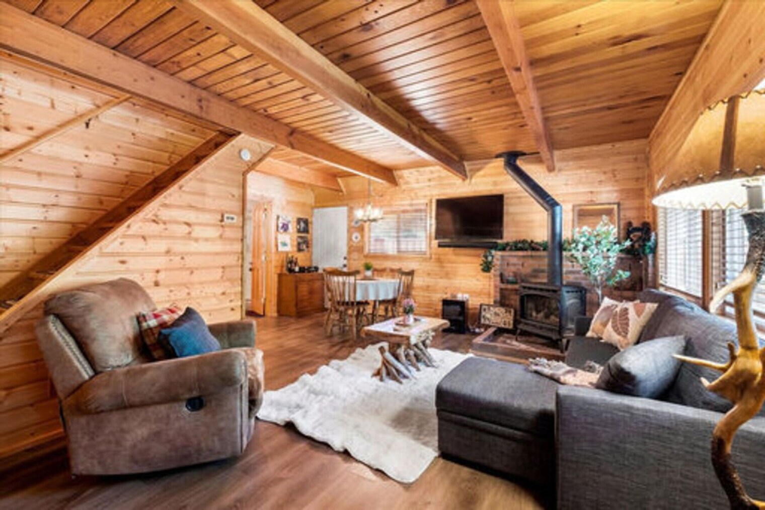 Building Photo - 321 Paradise Dr