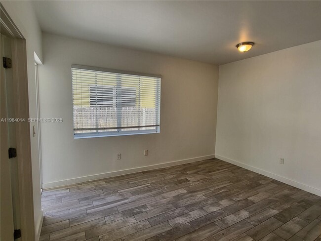 Building Photo - 557 Michigan Ave