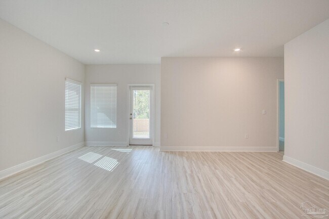 Building Photo - 8422 Riverstone Dr