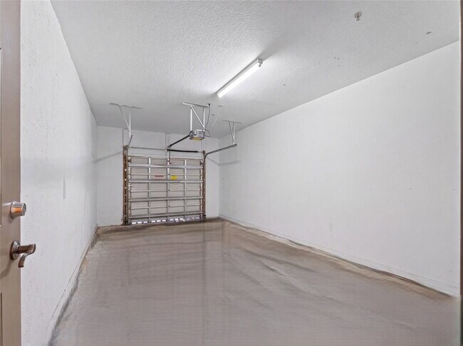 Building Photo - 4402 SW 160th Ave