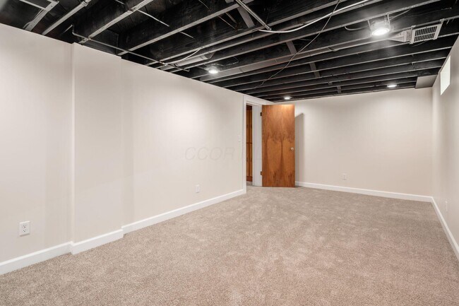 Building Photo - 2559 Welsford Rd