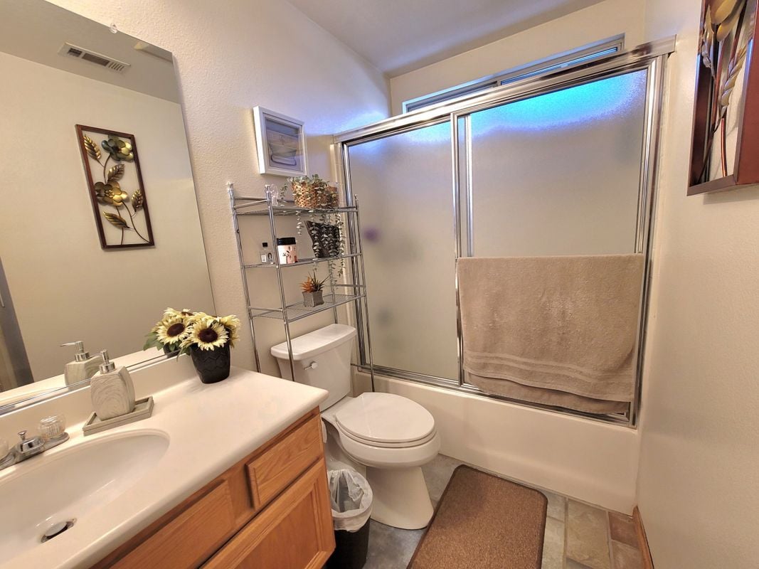 Building Photo - 5560 Barclay Ct