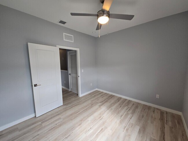 Building Photo - 140 Bandol St