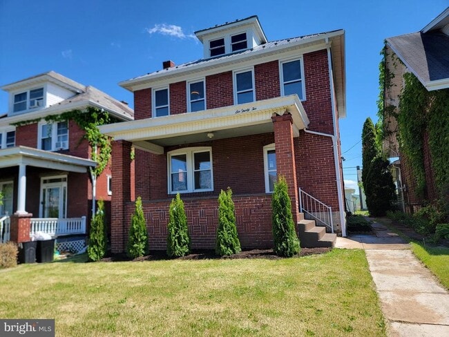 Building Photo - 632 Hill Top Dr