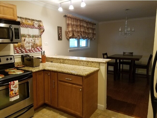 Building Photo - 4204 Maplewood Ct