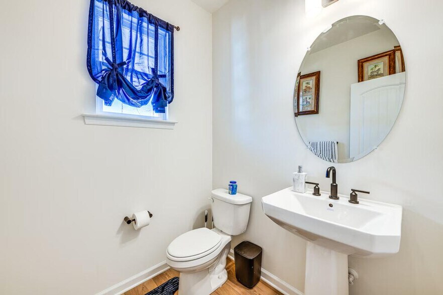 Building Photo - 8749 Bethany Crk Ave