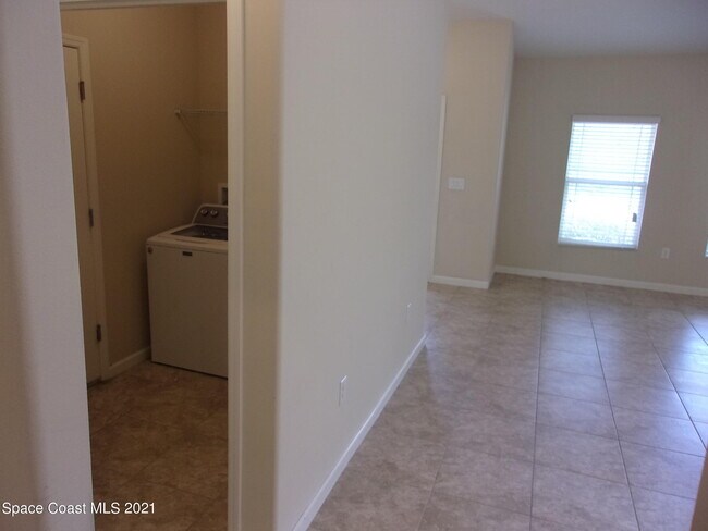 Building Photo - 3935 Harvest Cir