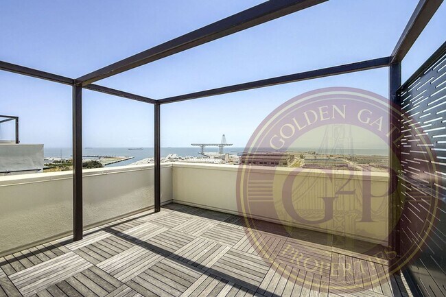 Building Photo - SF Shipyard - 3 BR, 2.5 BA Townhouse 1,634 Sq. Ft. - 3D Virtual Tour, 2-Car Garage
