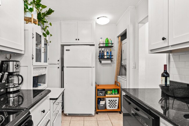 Building Photo - 630 Belvoir Heights