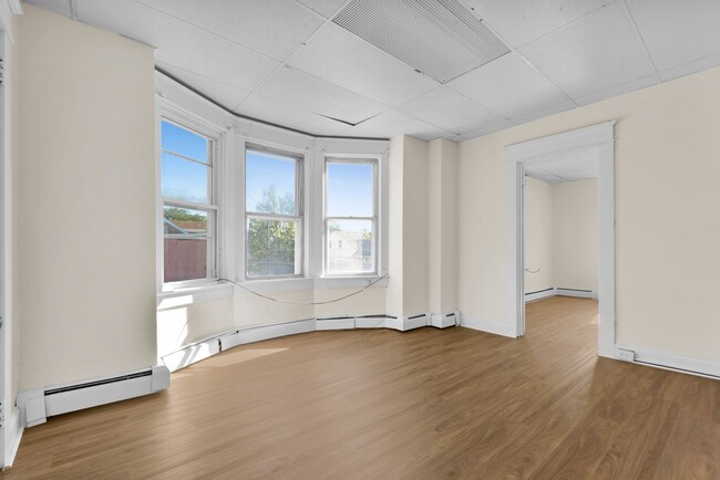 Building Photo - ? Spacious 4-Bedroom Home in Allentown – M...