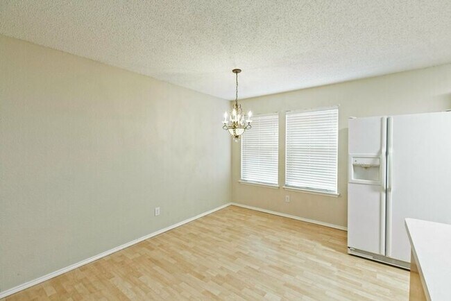 Building Photo - 1118 Water Oak Way